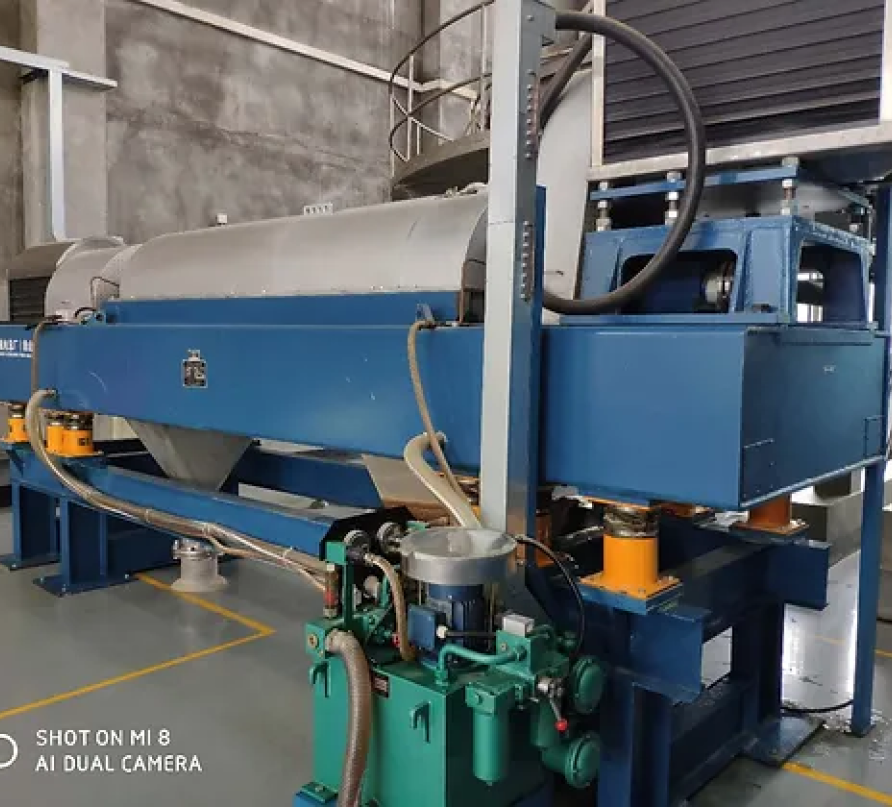 Decanter Centrifuge (เครื่องรีดตะกอนแบบเหวี่ยง)